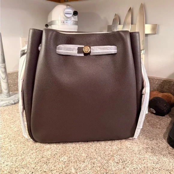 Tory Burch Large Romy Bucket Bag - Picture 6 of 8